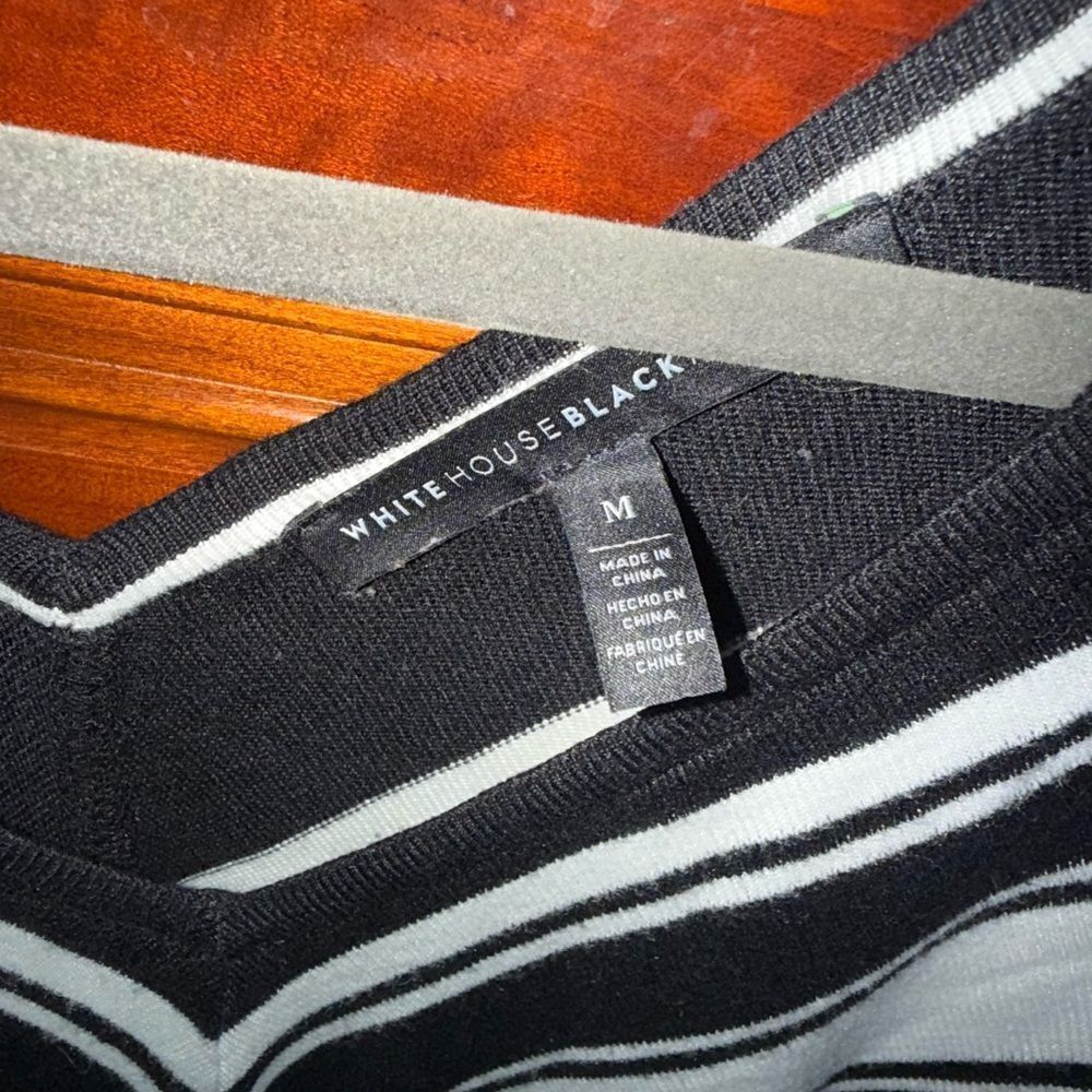 WHITE HOUSE BLACK MARKET striped v-neck half sleeve sweater, women’s medium - Picture 5 of 7